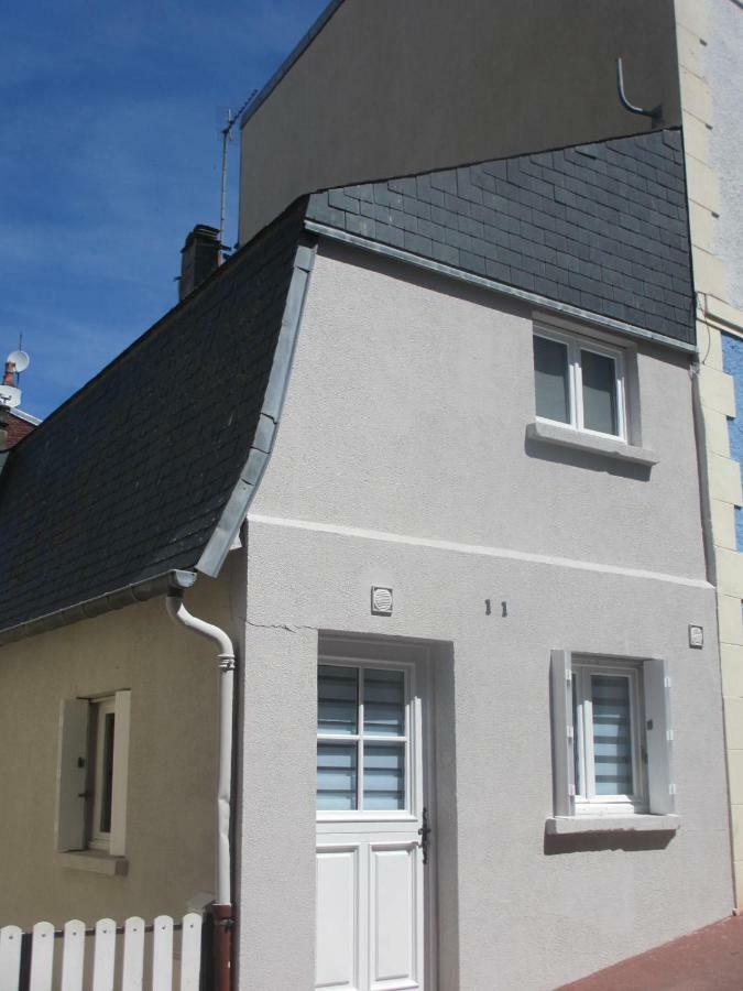 A 30 M Du Coeur De La Rue Des Bains Villa Trouville-sur-Mer Exterior photo